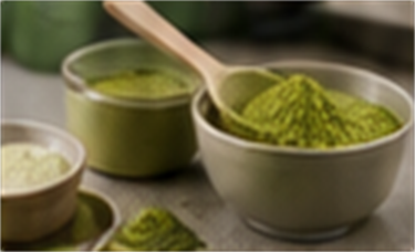 Matcha en polvo en bowls de cerámica